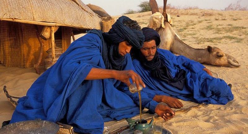 TÚ TIENES EL RELOJ, YO TENGO EL TIEMPO (Entrevista a un tuareg)